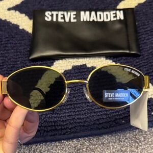 Steve Madden Black and Gold Sunglasses - 90s/y2k